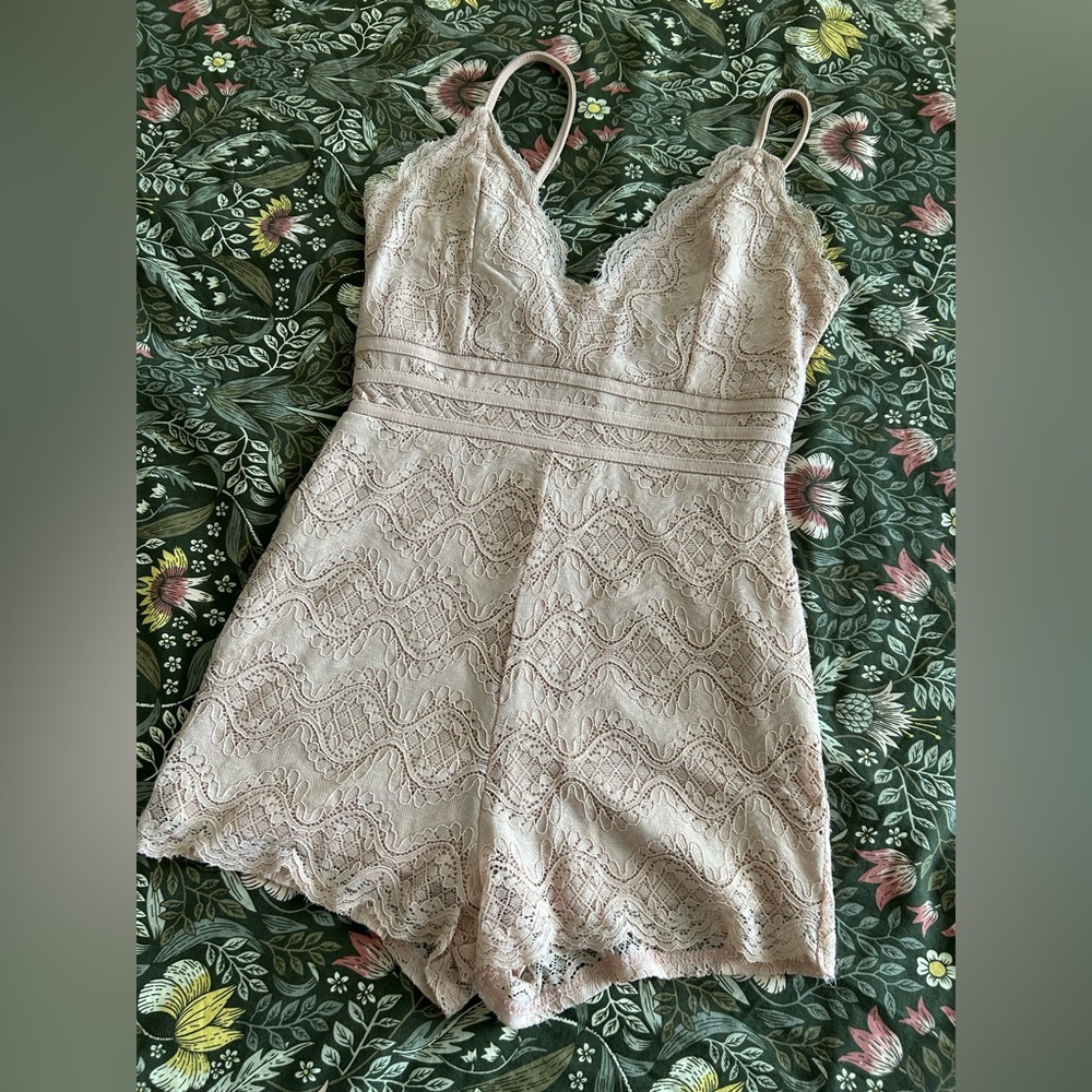 Privy Lace Romper in Cream